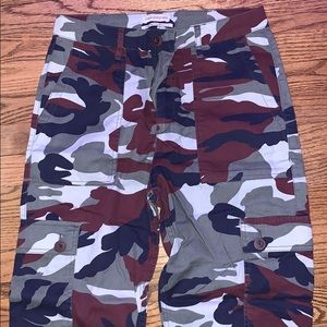 urban outfitters camo pants
